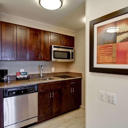 Homewood Suites By Hilton Вудбридж Экстерьер фото