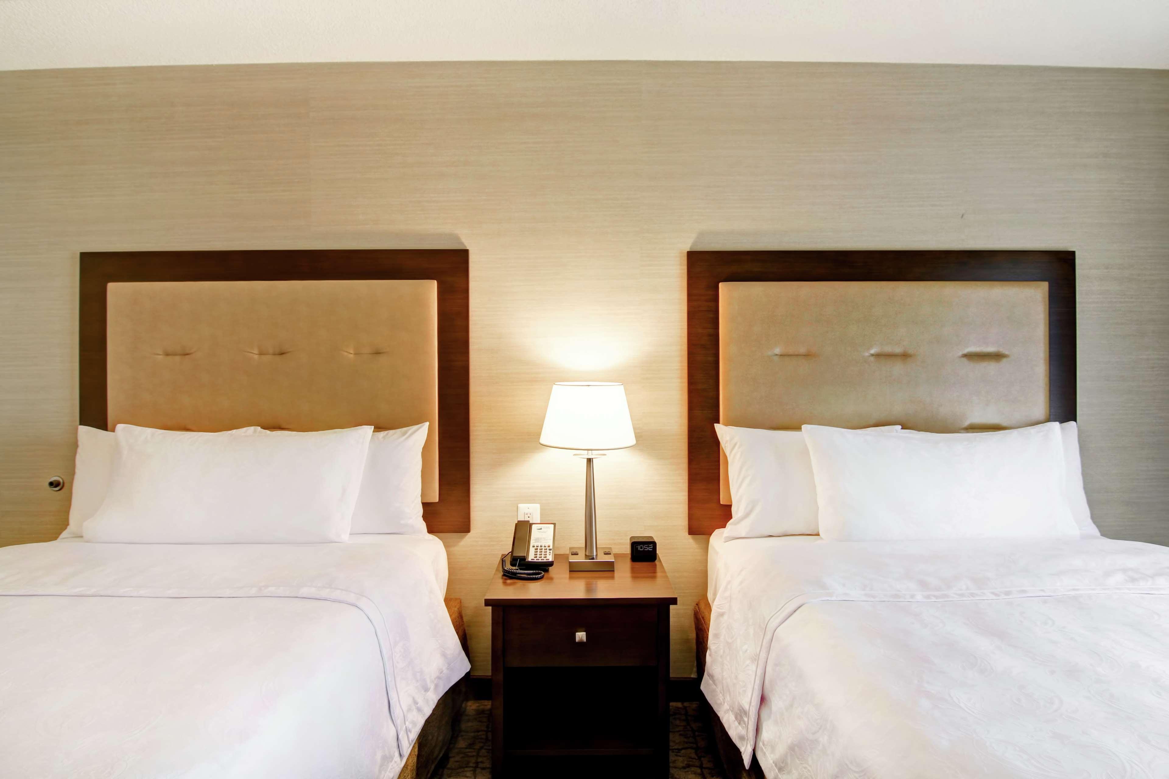 Homewood Suites By Hilton Вудбридж Экстерьер фото