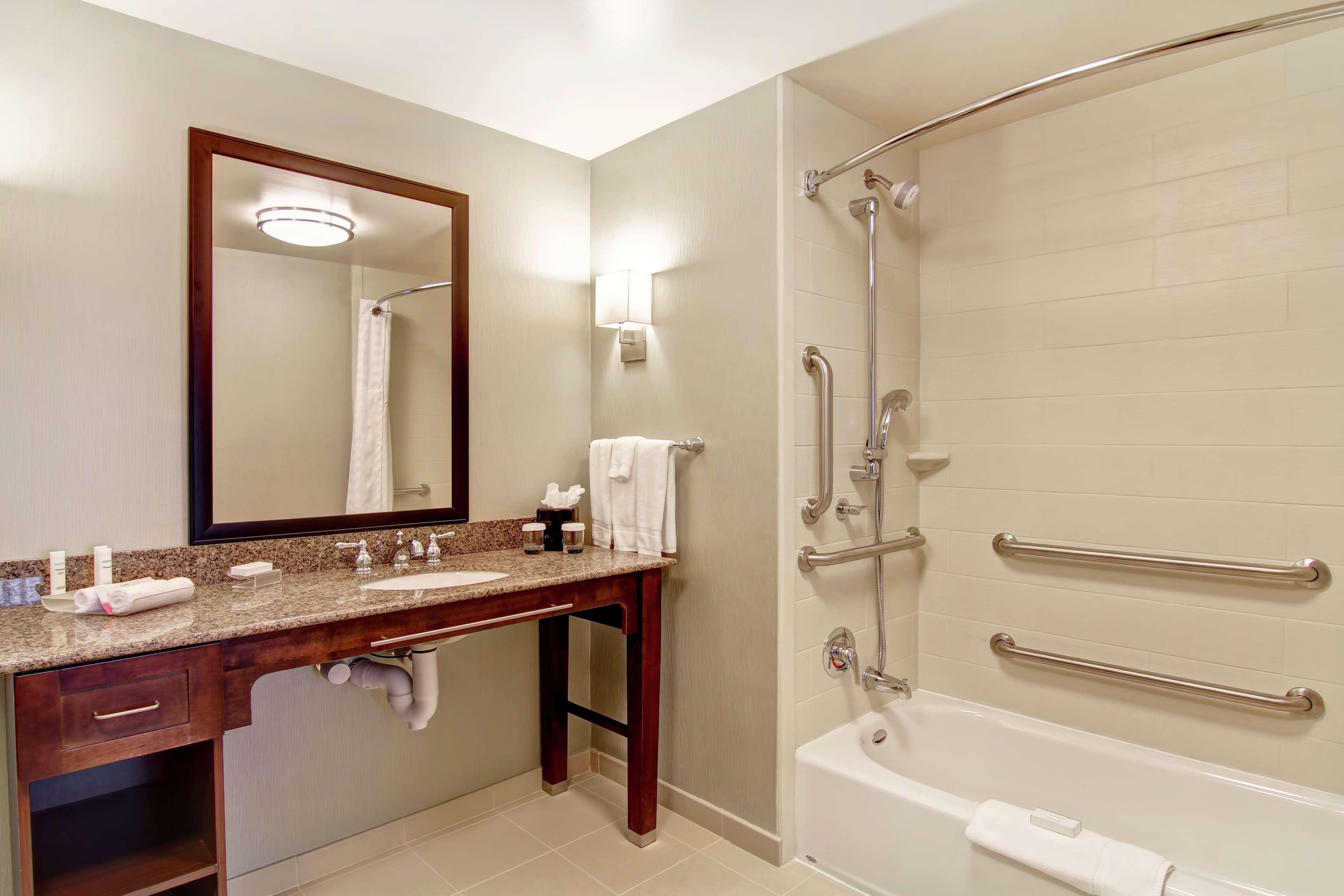 Homewood Suites By Hilton Вудбридж Экстерьер фото