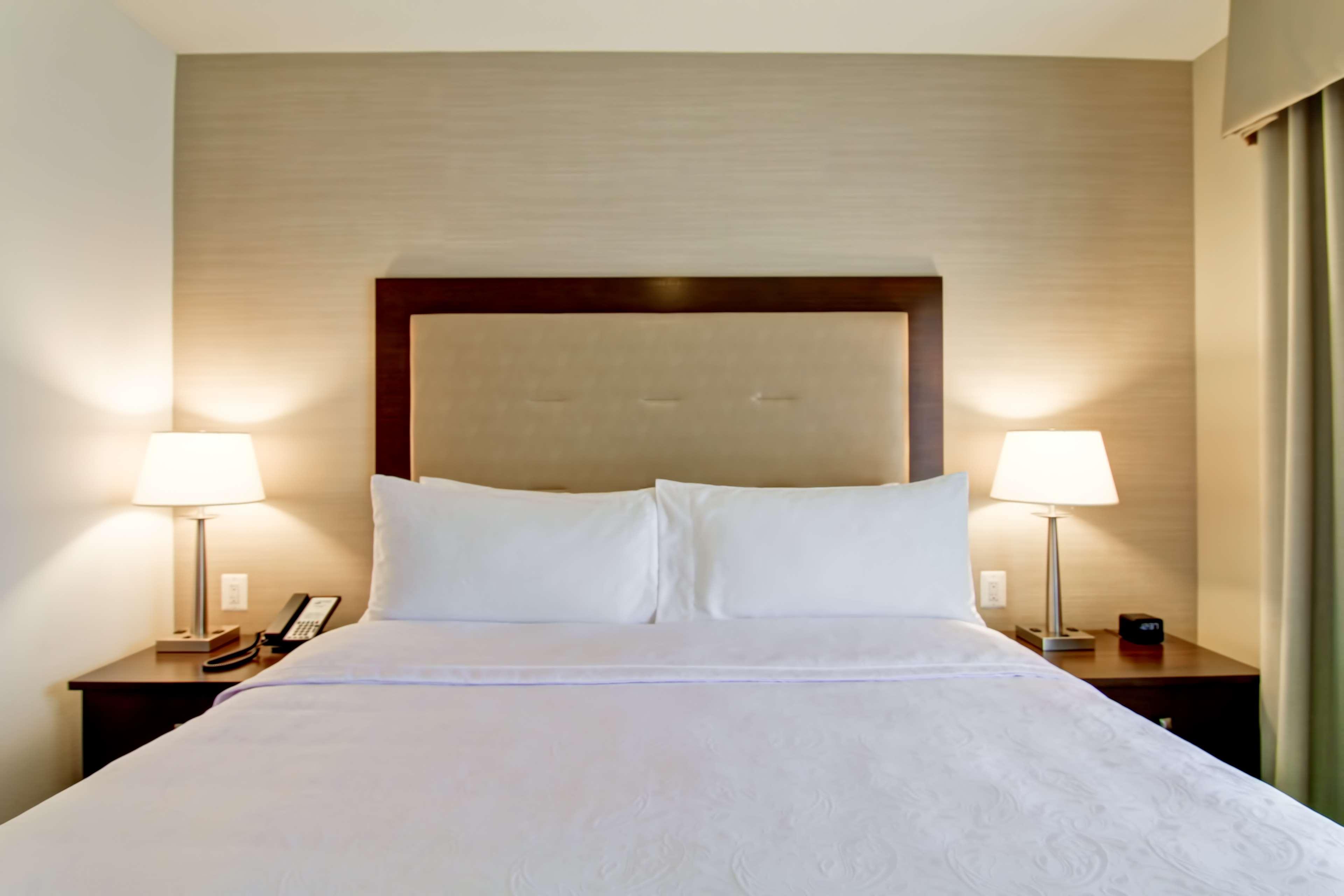 Homewood Suites By Hilton Вудбридж Экстерьер фото
